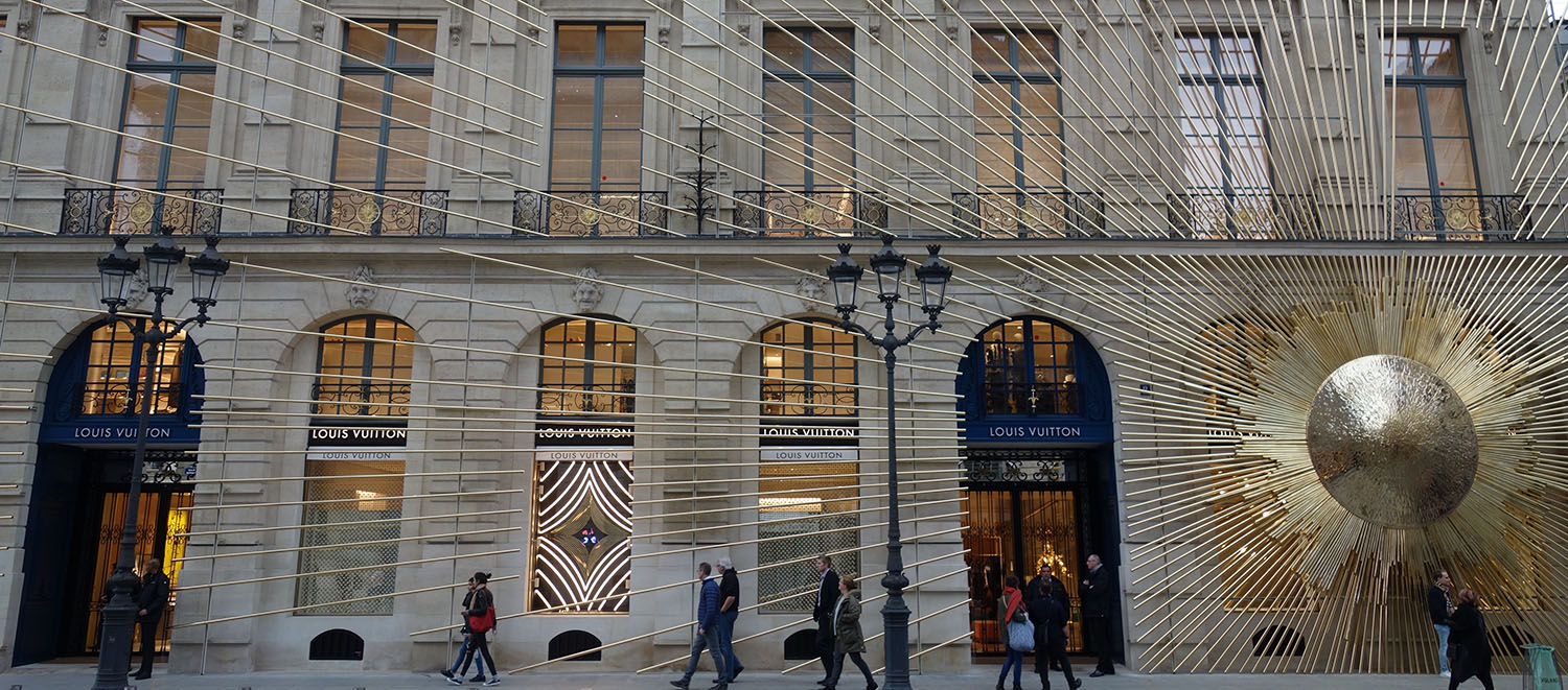 Louis Vuitton rayonne Place Vendôme